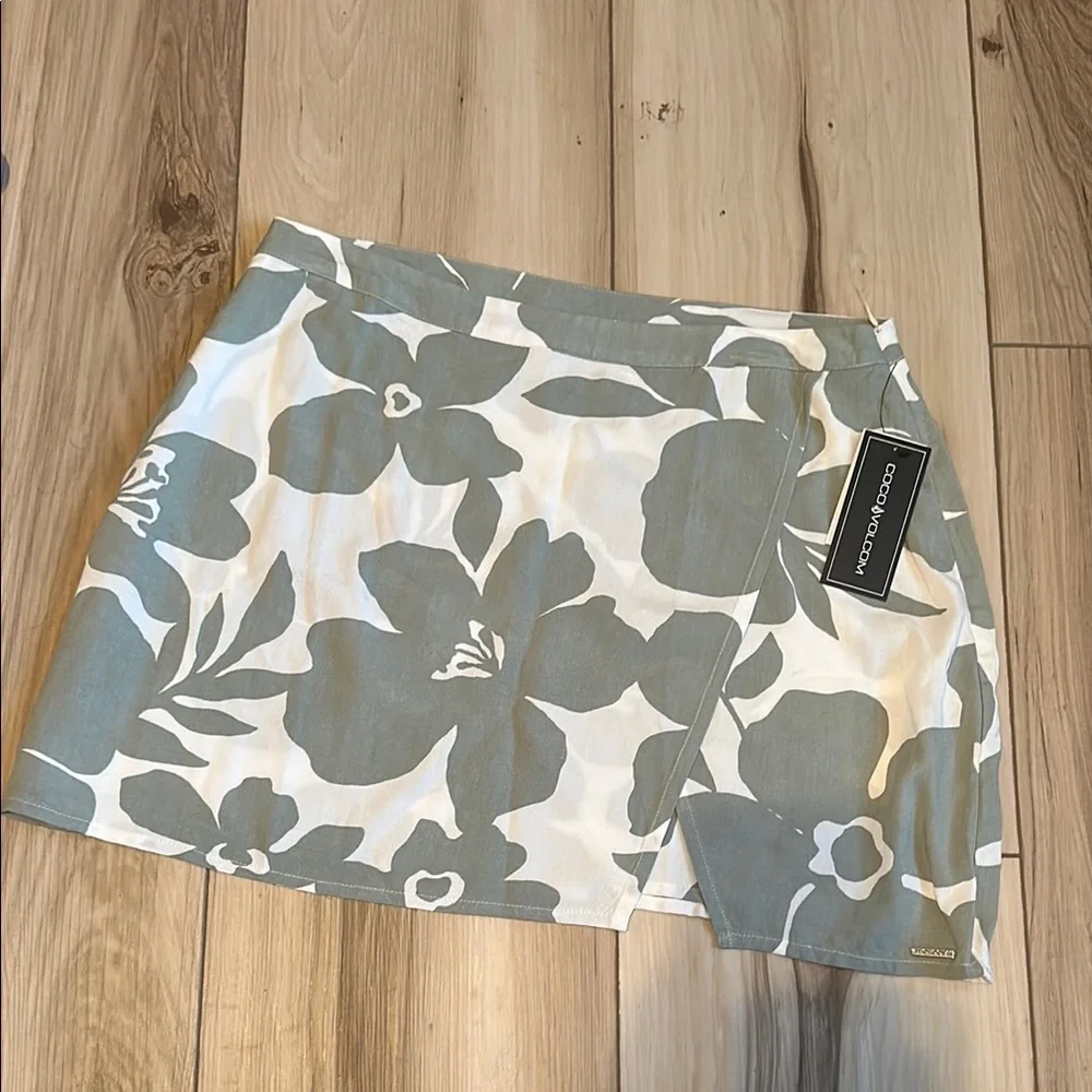 Volcom Women's Floral Skirt - Teal and White - Picture 1 of 8